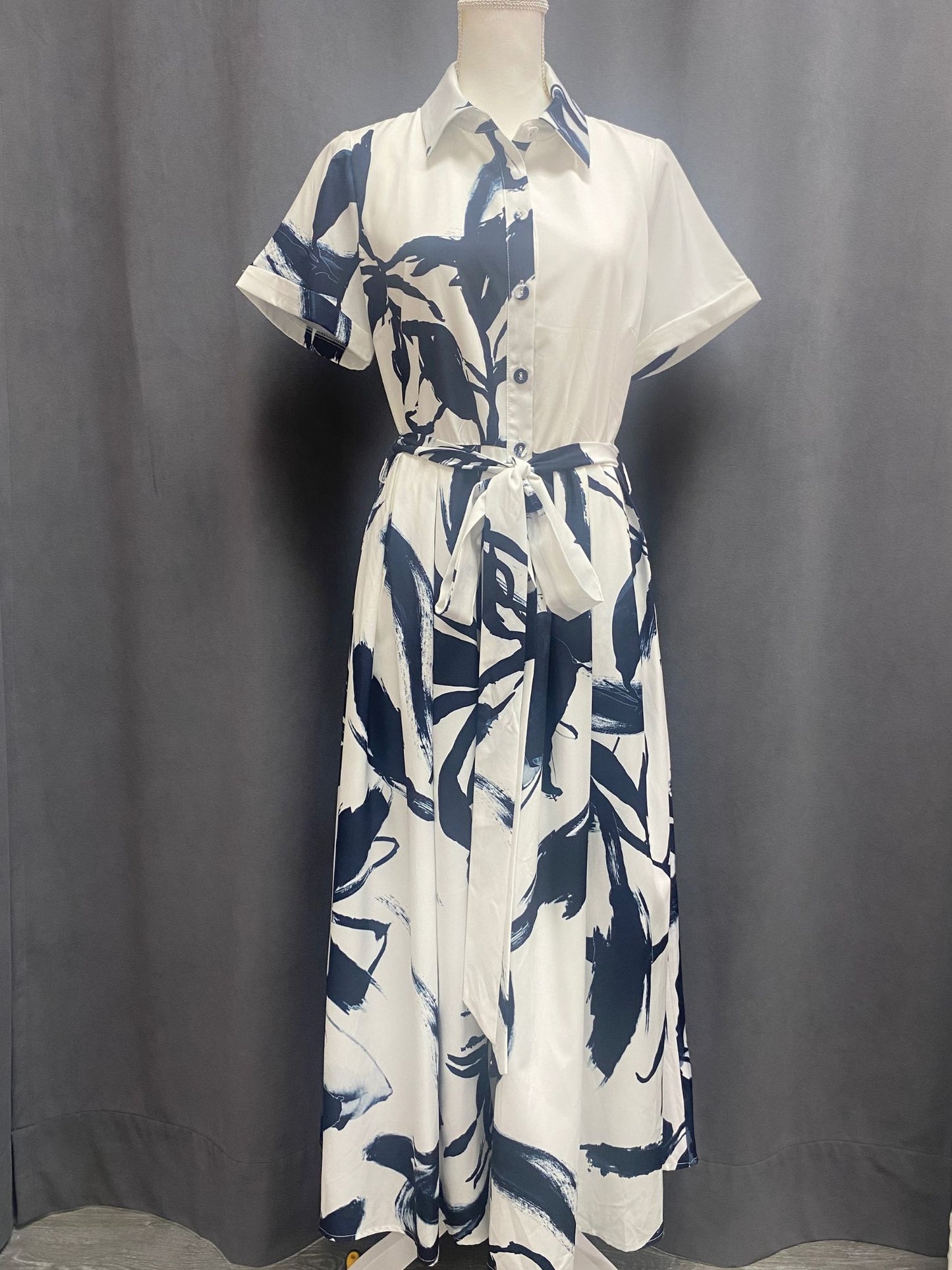 Long shirt dress/ white and navy blue print
