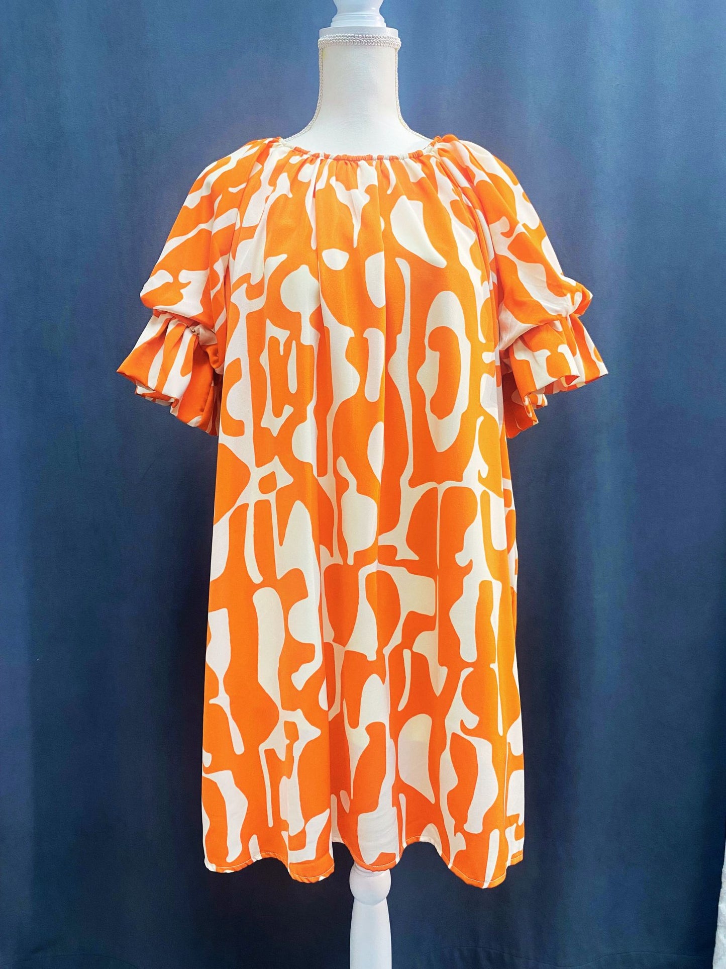 Retro-inspired dress in orange and white
