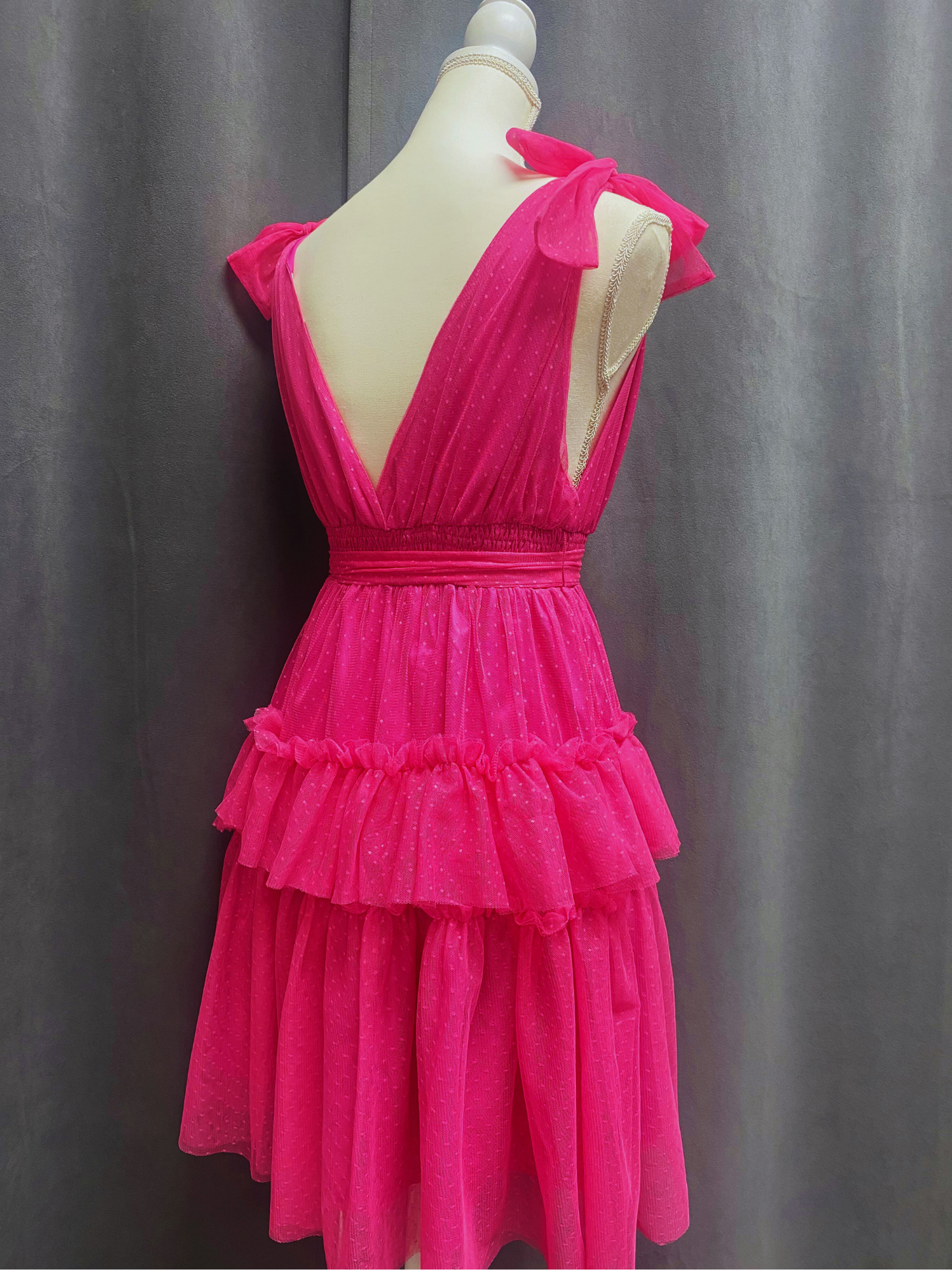 Short ruffle dress with ties - hot pink