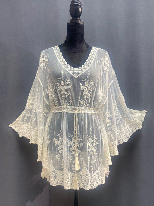 Lace kaftan in cream