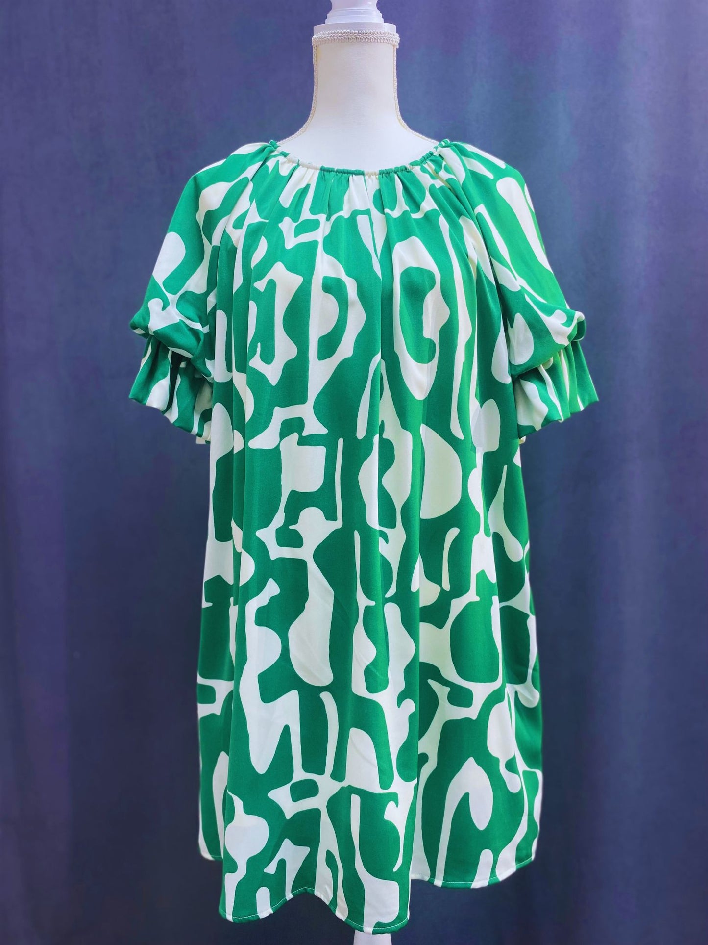 Retro-inspired dress in green and white