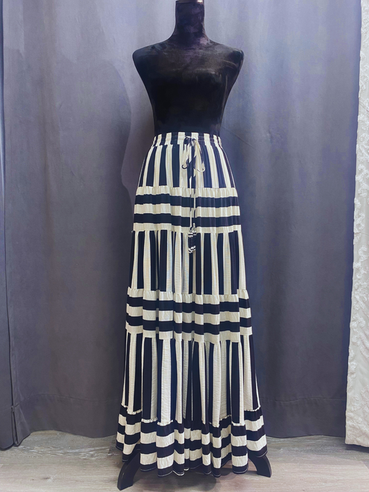 Black and white pattern skirt with tassels