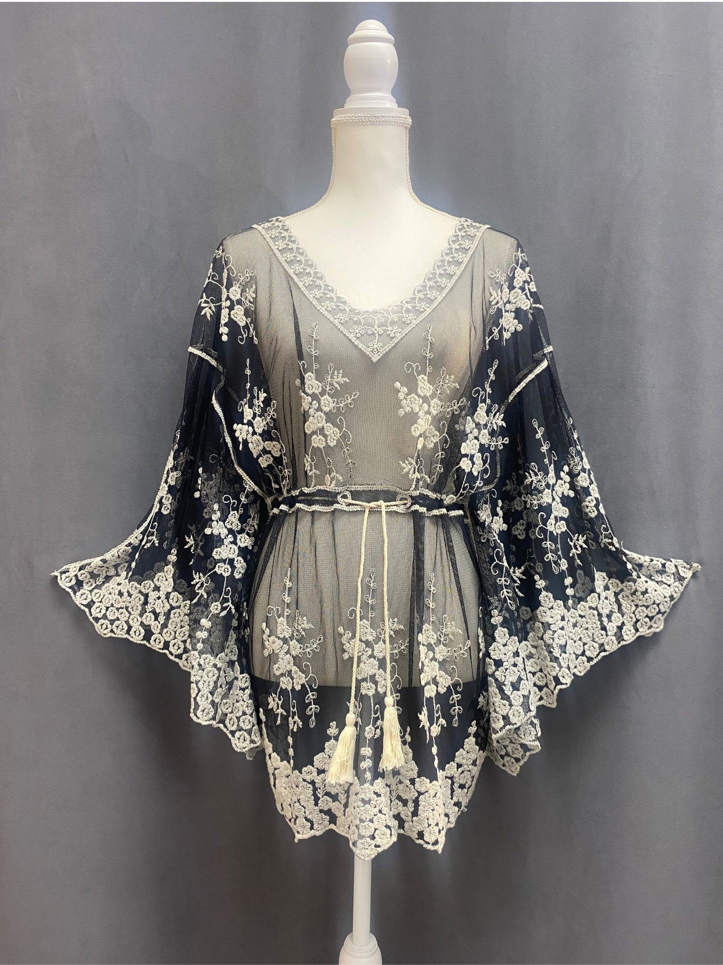 Lace kaftan in black and white