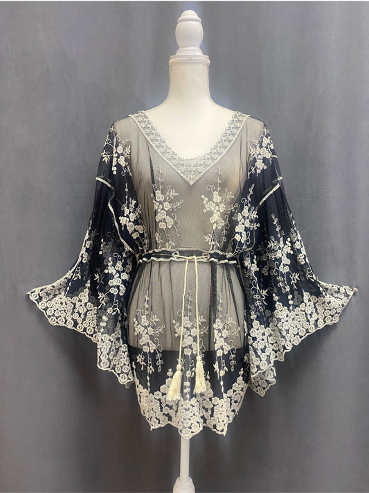 Lace kaftan in black and white